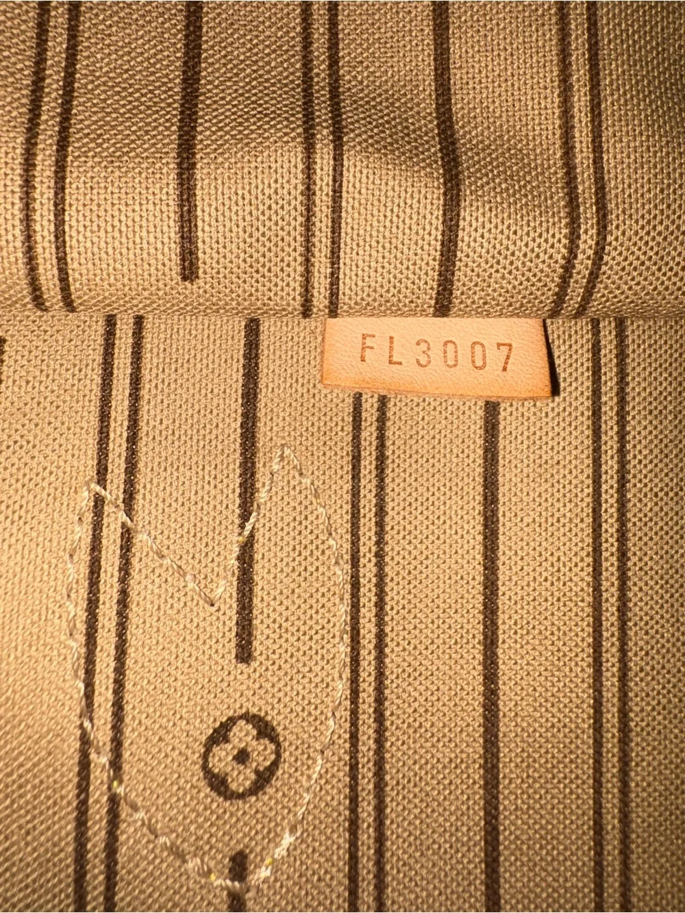GM Louis Vuitton Monogram Canvas Tote with Vachetta Trim